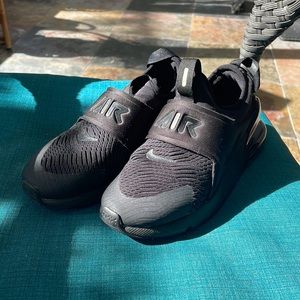 Nike air kids 270 black on black size 1Y